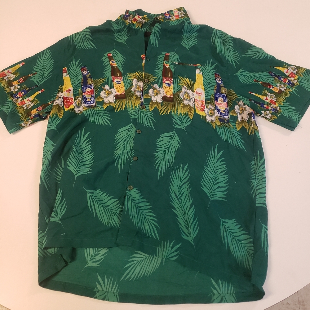 Green Pacific and Co. Festive island button down shirt size L.